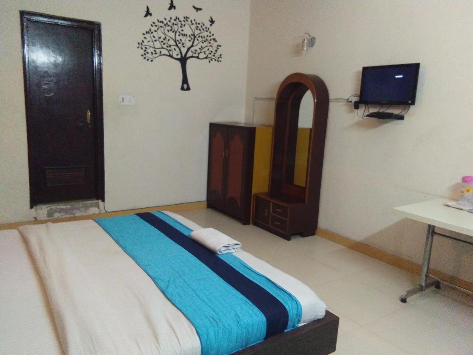 Hotel Samridhi Palace Juhi Bari Екстериор снимка